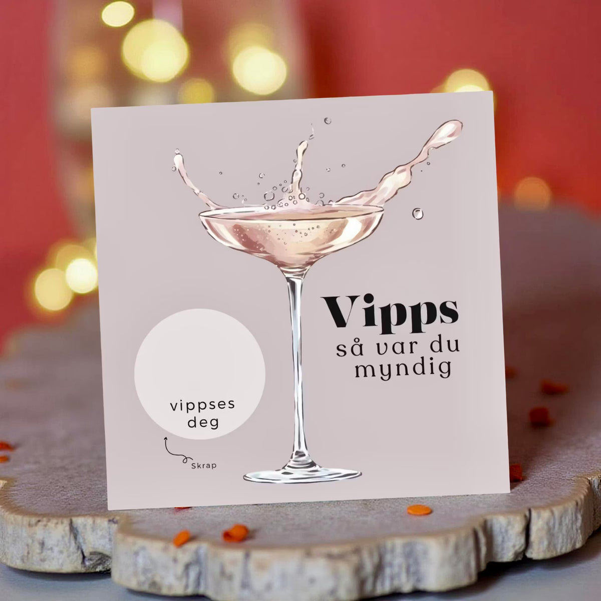 Vipps skrapekort fra Emerense – morsomme og personlige kort til alle anledninger. Skriv gaven, dekk med skrapemerket og la mottakeren skrape frem overraskelsen. Med konvolutt. Finnes også som standard anledningskort uten Vipps.