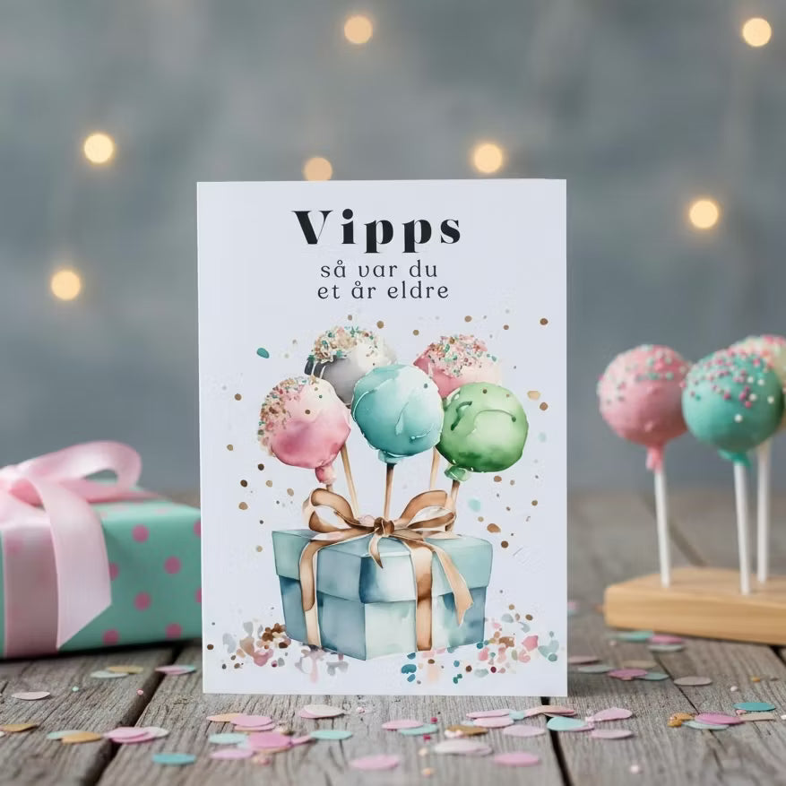 Vipps skrapekort fra Emerense – morsomme og personlige kort til alle anledninger. Skriv gaven, dekk med skrapemerket og la mottakeren skrape frem overraskelsen. Med konvolutt. Finnes også som standard anledningskort uten Vipps.