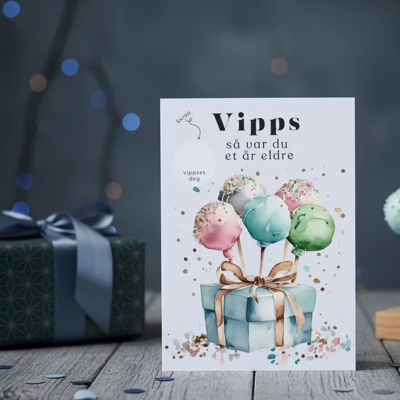 Vipps skrapekort fra Emerense – morsomme og personlige kort til alle anledninger. Skriv gaven, dekk med skrapemerket og la mottakeren skrape frem overraskelsen. Med konvolutt. Finnes også som standard anledningskort uten Vipps.