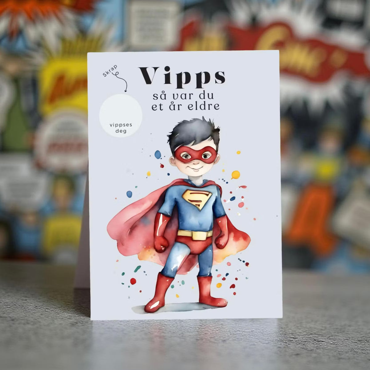 Vipps skrapekort fra Emerense – morsomme og personlige kort til alle anledninger. Skriv gaven, dekk med skrapemerket og la mottakeren skrape frem overraskelsen. Med konvolutt. Finnes også som standard anledningskort uten Vipps.