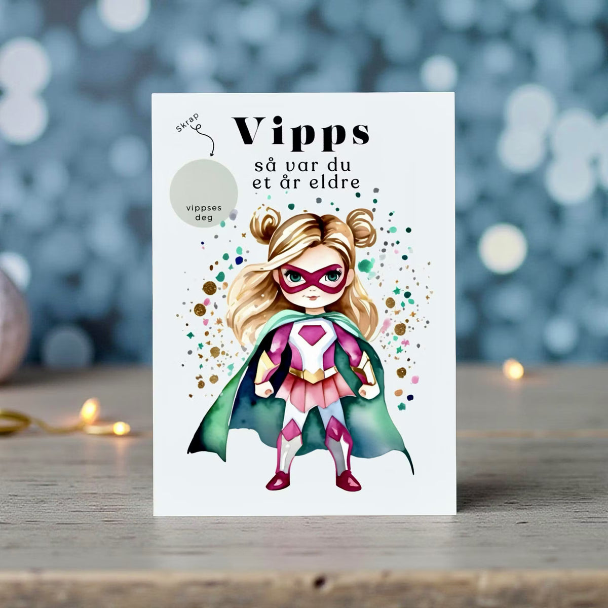 Vipps skrapekort fra Emerense – morsomme og personlige kort til alle anledninger. Skriv gaven, dekk med skrapemerket og la mottakeren skrape frem overraskelsen. Med konvolutt. Finnes også som standard anledningskort uten Vipps.
