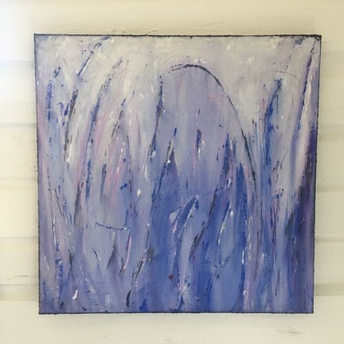 Usynlig nærhet – abstrakt akrylmaleri 90x90 cm av Rigmor Emerense Håheim. Blå og lilla toner med oppadstrebende linjer og en bue i midten.