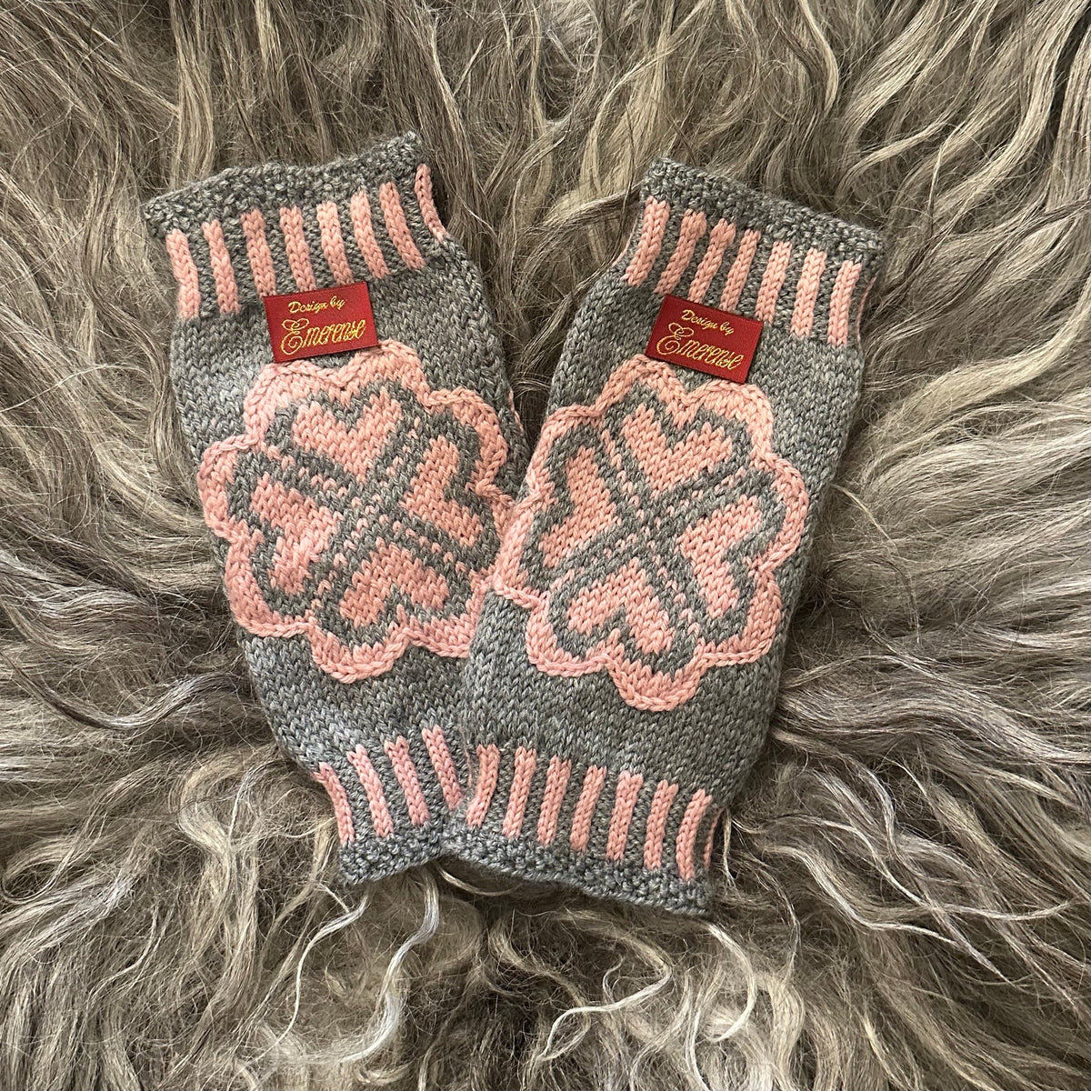 Hjertepulser – håndstrikket Design by Emerense